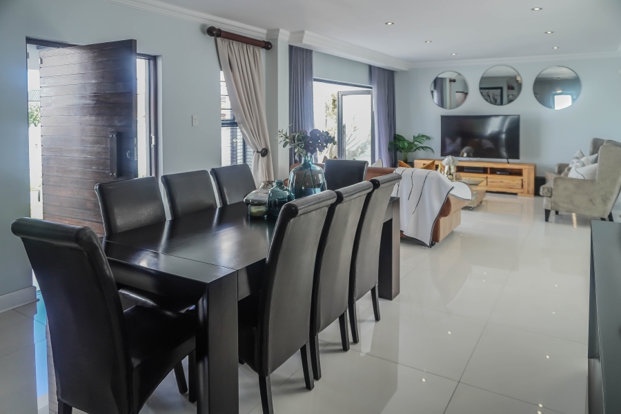 3 Bedroom Property for Sale in Jakarandas Western Cape